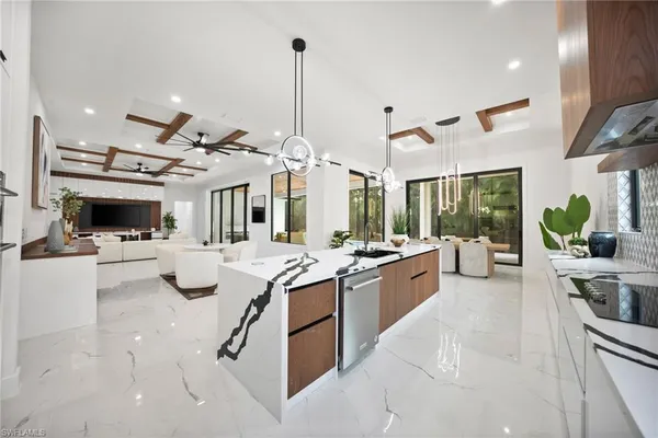 $6,495,000 | 135 7th Street North, Naples, FL 34102