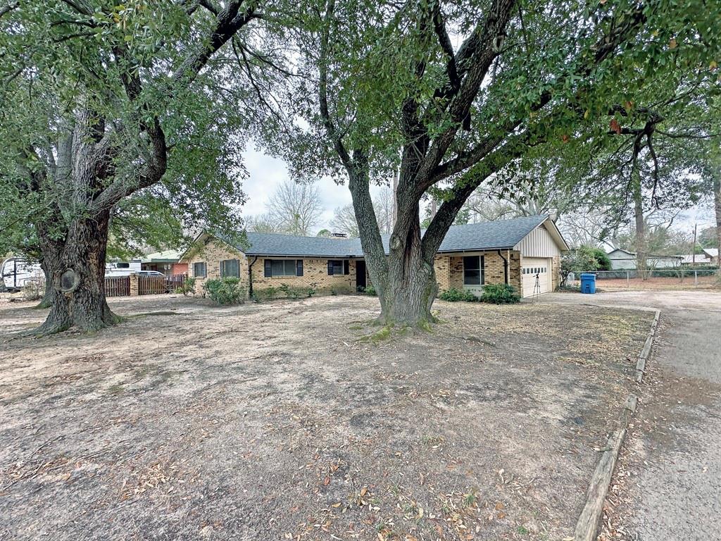 722 Belmont Street Athens, TX 75751 - Photo 2 of 15
