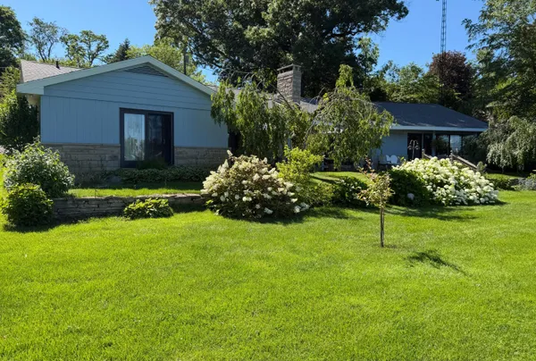 $1,290,000 | 55895 Inn-D-Inn Drive, Dowagiac, MI 49047