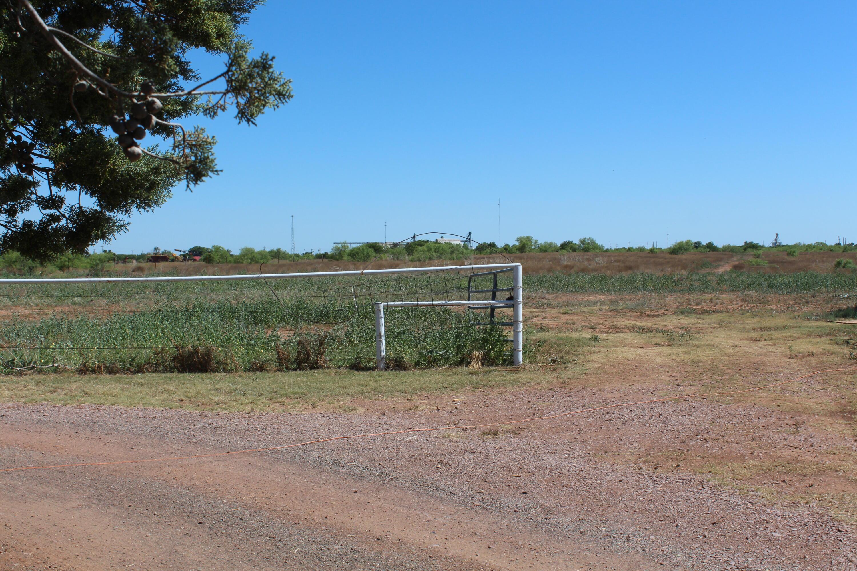 567 Randolph Road Quanah, TX 79252 - Photo 14 of 16 q3