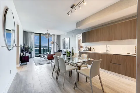 $709,000 | 2960 Northeast 207th Street, Unit 909, Aventura, FL 33180