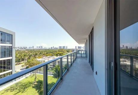 $709,000 | 2960 Northeast 207th Street, Unit 909, Aventura, FL 33180