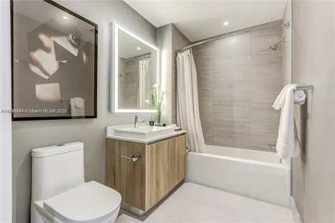 $709,000 | 2960 Northeast 207th Street, Unit 909, Aventura, FL 33180