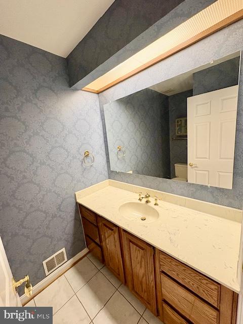 6825 Spring Beauty Court Springfield, VA 22152 - Photo 19 of 51 a bathroom with a sink and a mirror