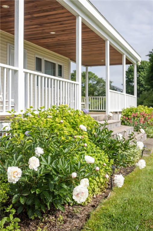 1049 Wapping Road Middletown, RI 02842 - Photo 4 of 38