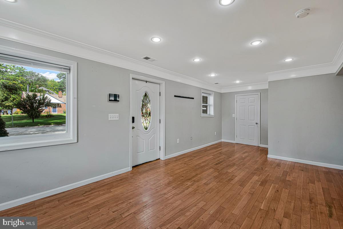 2507 Weisman Road Silver Spring, MD 20902 - Photo 8 of 40 Gallery Image 8