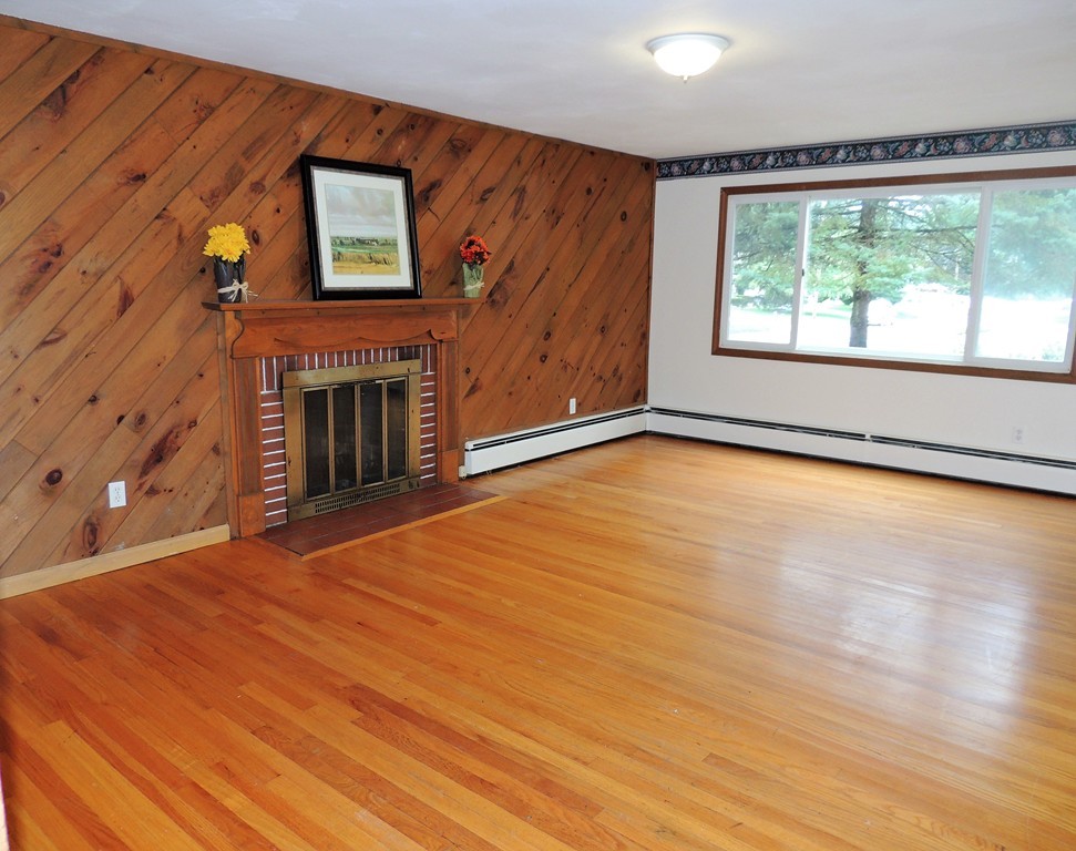 57 Bretton Road Springfield, MA 01119 - Photo 4 of 28