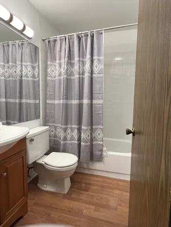 $1,875 | 225 Deerpath Court, Unit C2, Schaumburg, IL 60193