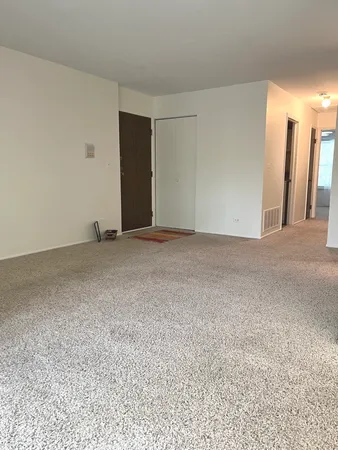 $1,875 | 225 Deerpath Court, Unit C2, Schaumburg, IL 60193