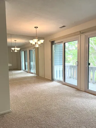$1,875 | 225 Deerpath Court, Unit C2, Schaumburg, IL 60193
