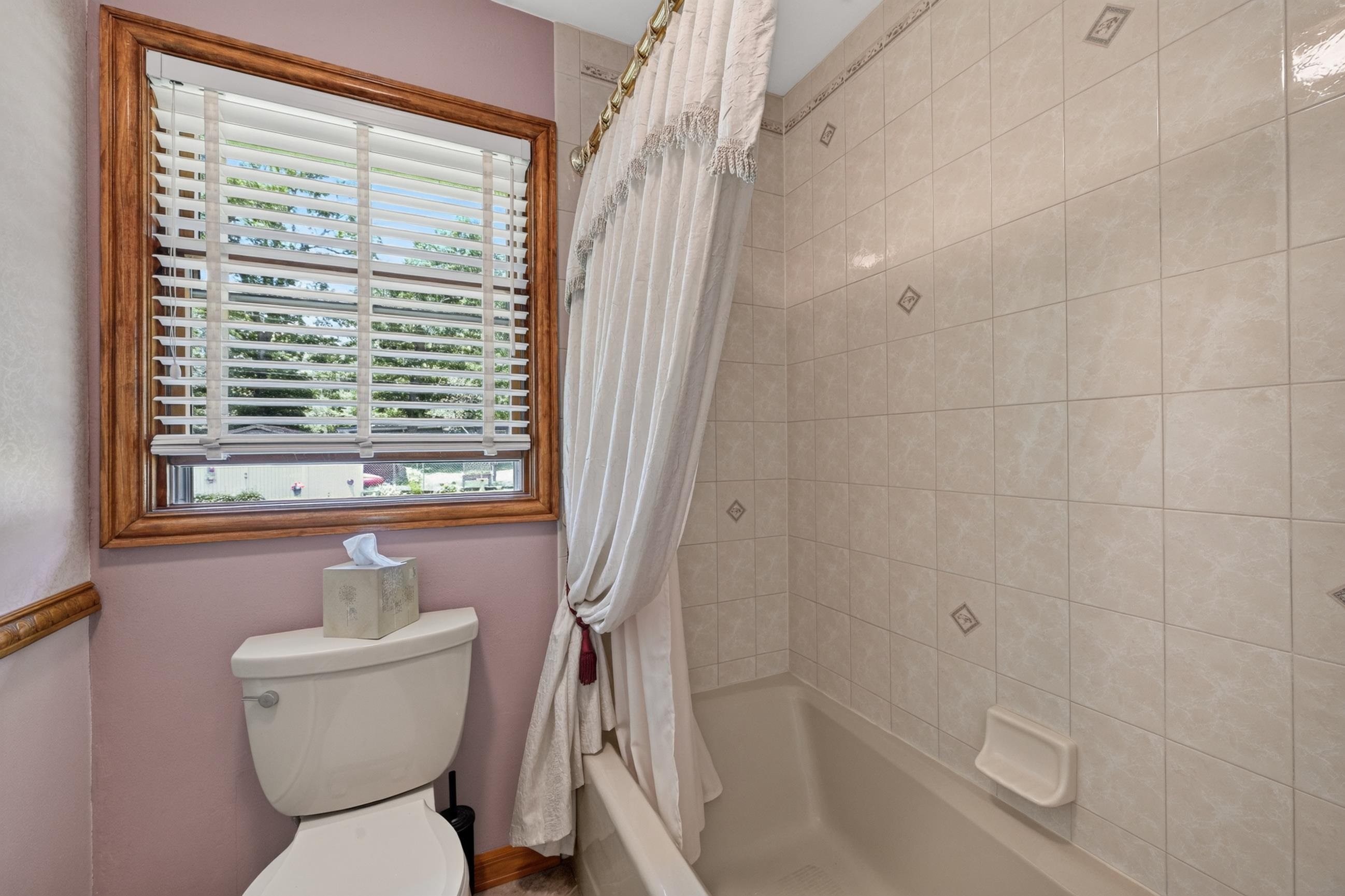 1610 Homberg Lane Madison, WI 53716 - Photo 17 of 46