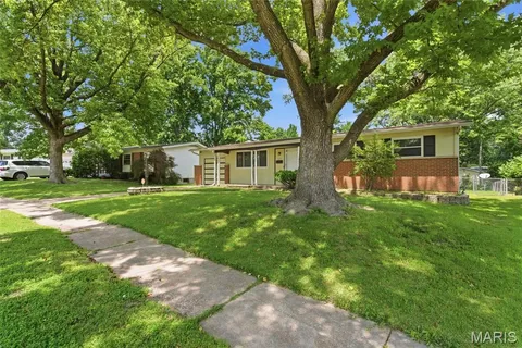 $174,900 | 1395 Redbird Drive, Florissant, MO 63031