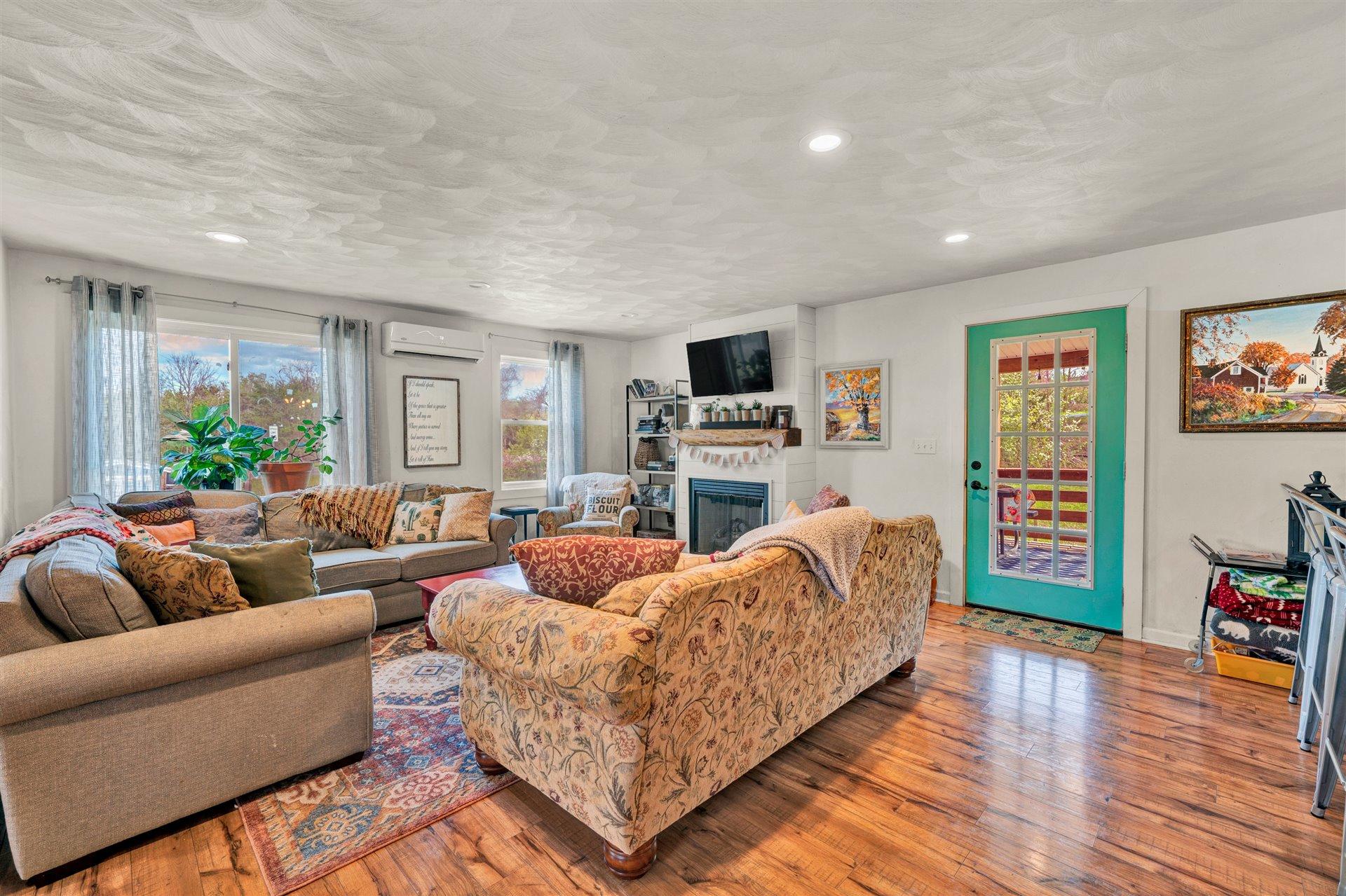 41 Yoder Street New Castle, VA 24127 - Photo 9 of 40 09-DSC00190