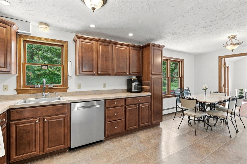 25 Mockingbird Lane Maynard, MA 01754 - Photo 8 of 31