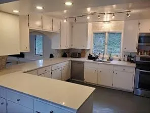 $3,750 | 1082 Greenwich Avenue, Warwick, RI 02886