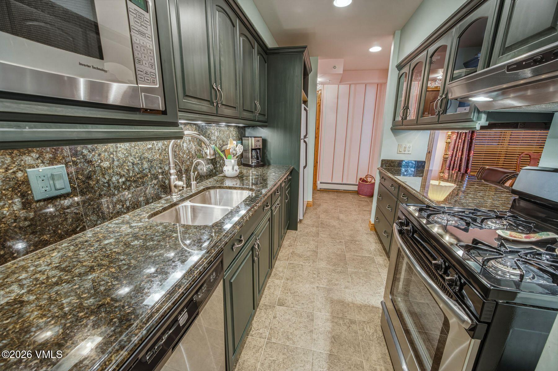 993 Lions Ridge Loop, Unit 315 Vail, CO 81657 - Photo 5 of 21 photo_online_005