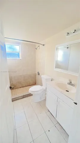 $2,700 | 5461 West 24th Avenue, Unit 18, Hialeah, FL 33016