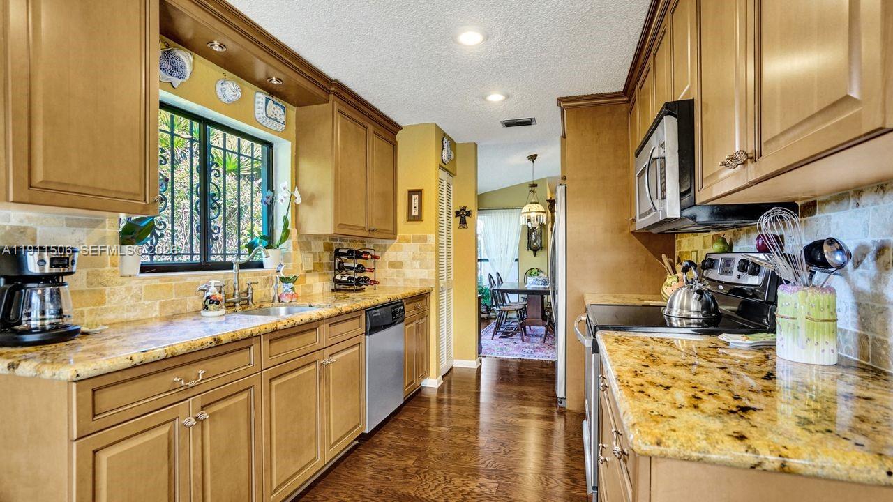 10858 White Aspen Lane Boca Raton, FL 33428 - Photo 13 of 72
