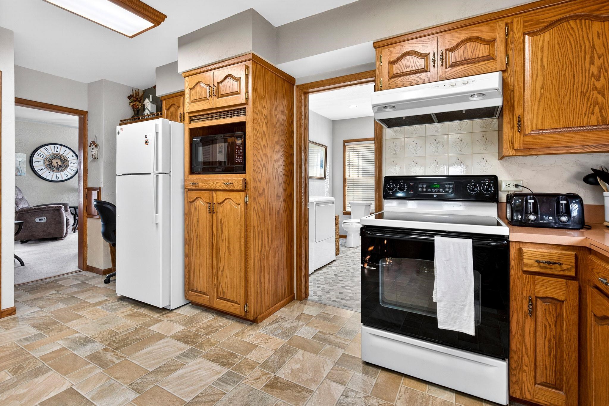 228 Frederick Street Menasha, WI 54952 - Photo 12 of 46