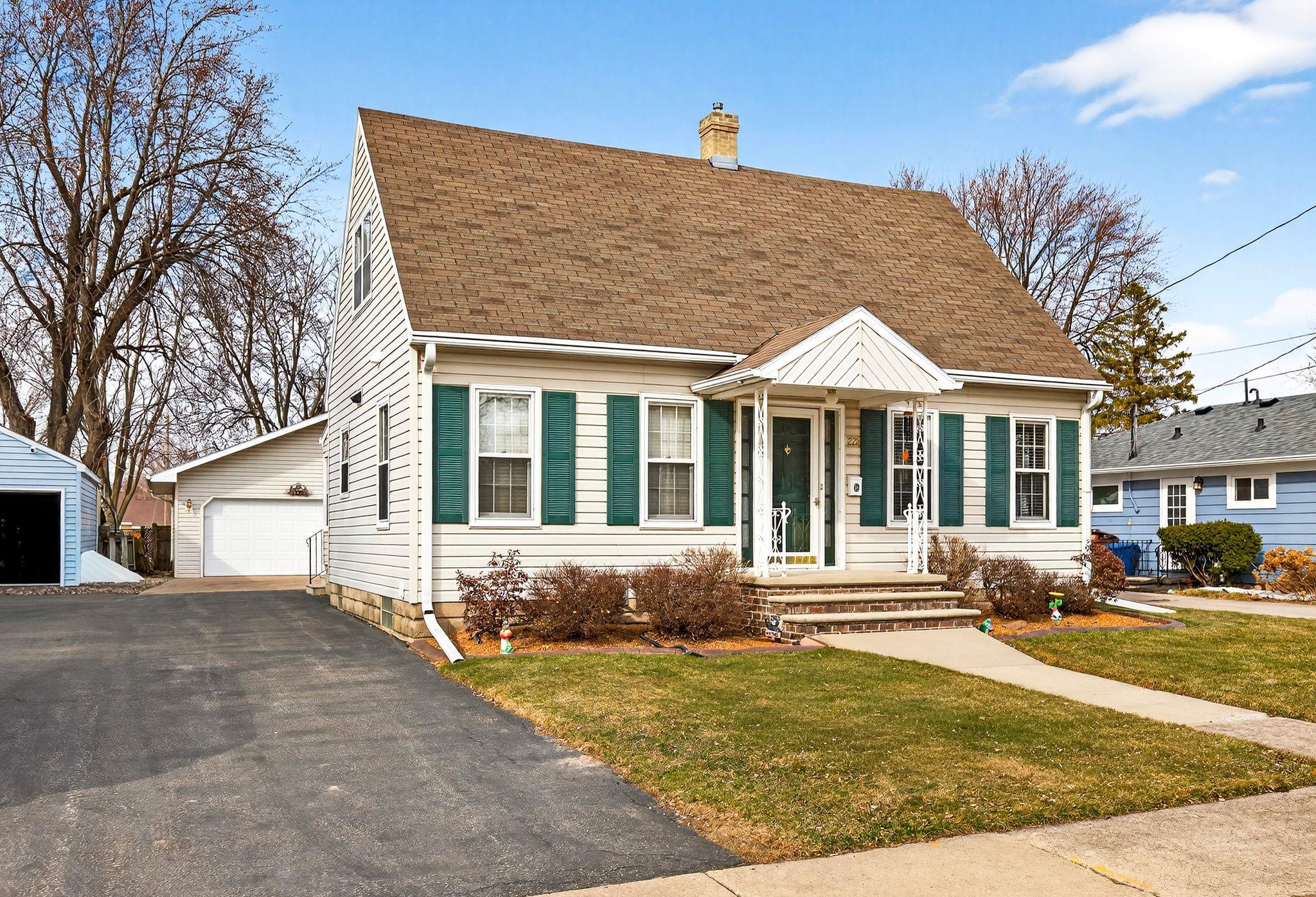 228 Frederick Street Menasha, WI 54952 - Photo 2 of 46