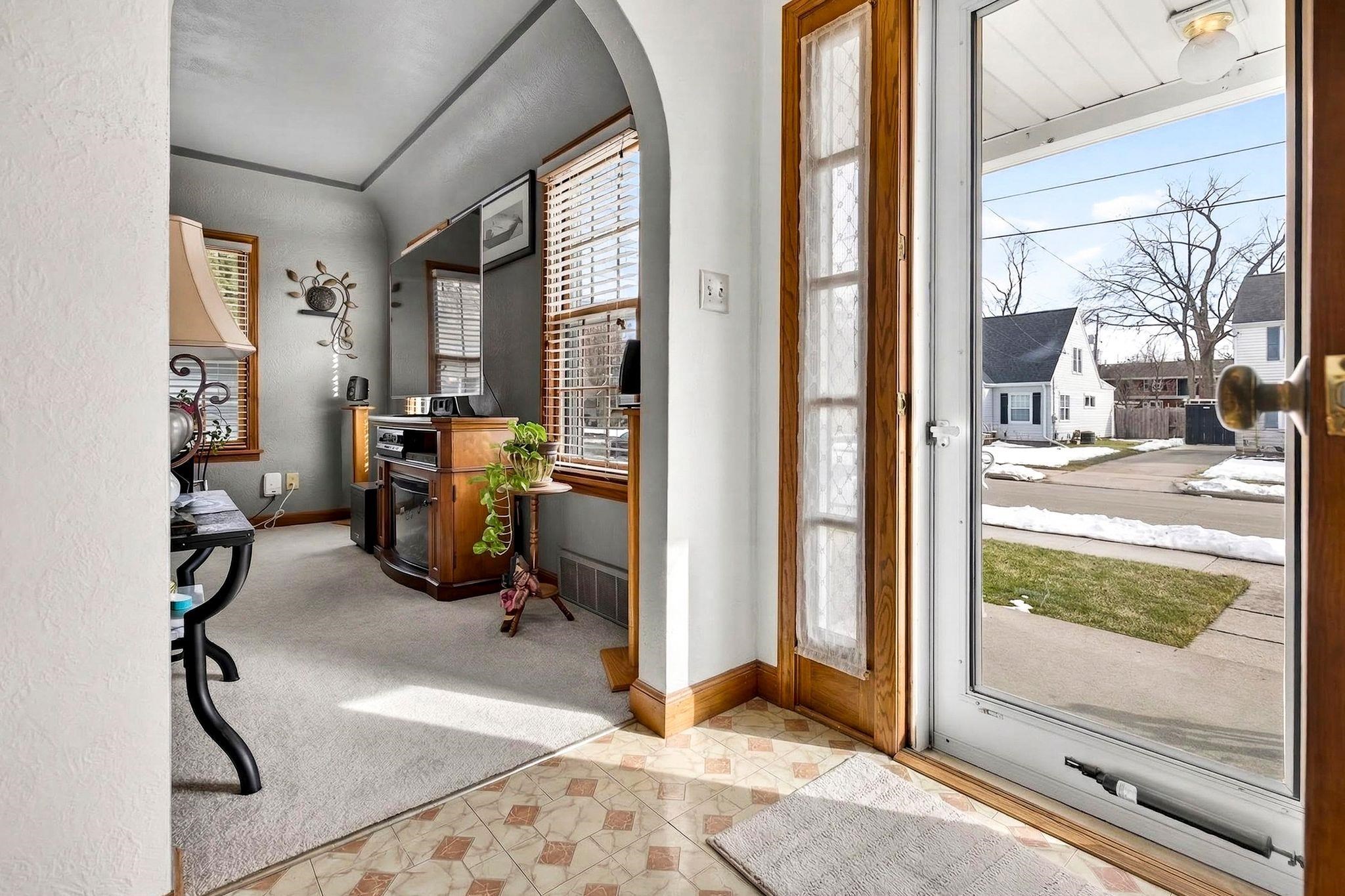 228 Frederick Street Menasha, WI 54952 - Photo 4 of 46