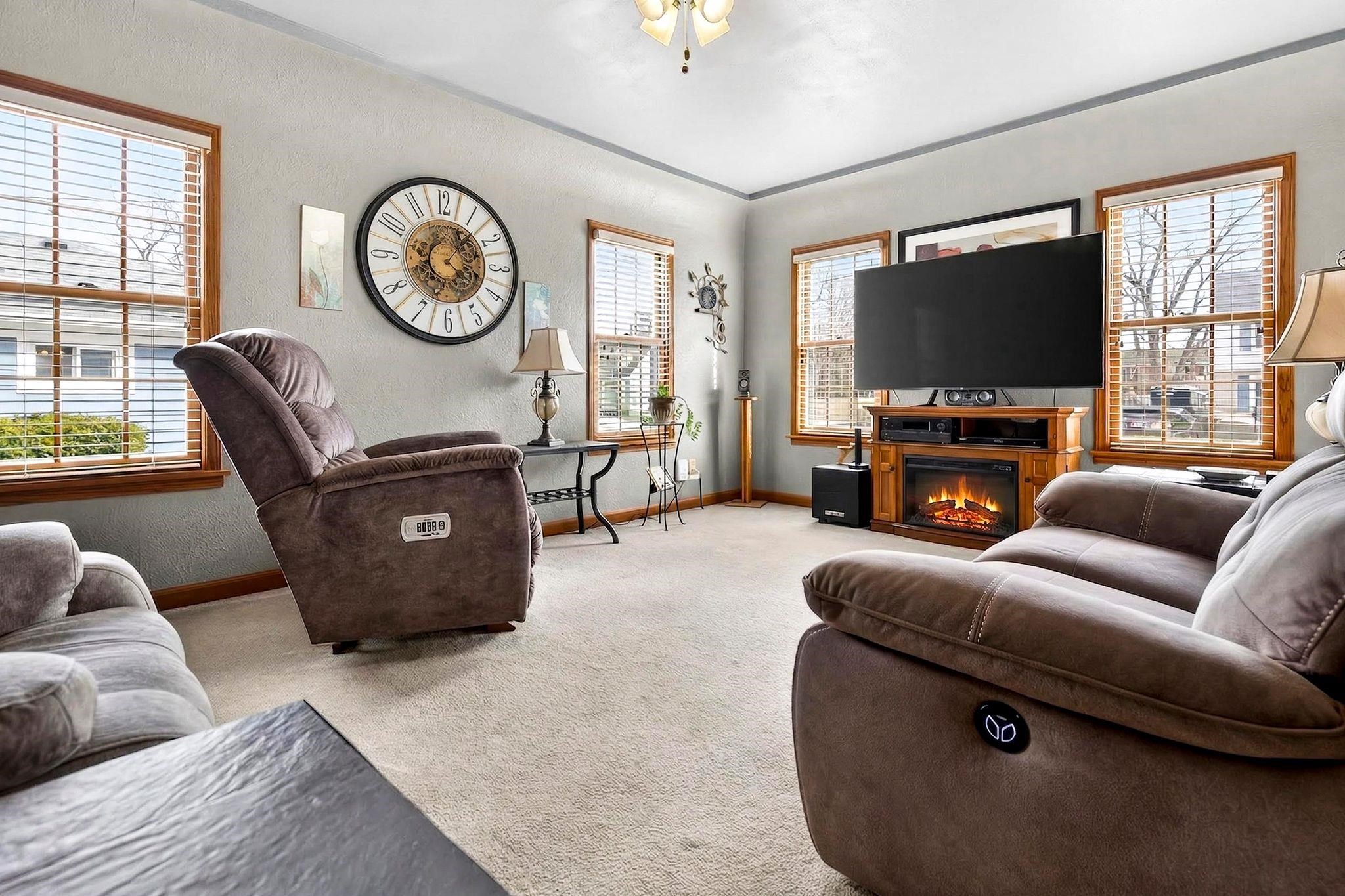 228 Frederick Street Menasha, WI 54952 - Photo 6 of 46