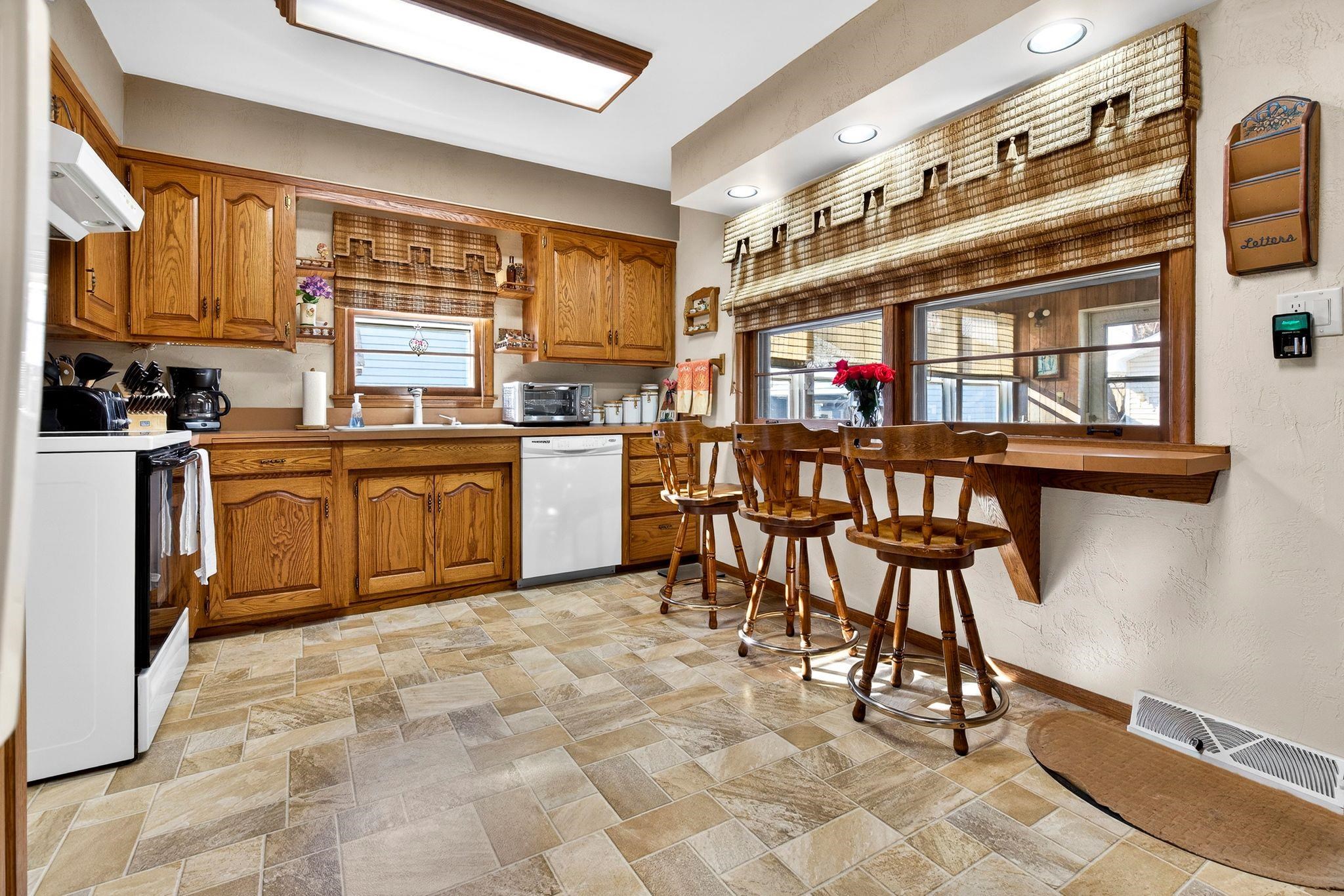 228 Frederick Street Menasha, WI 54952 - Photo 9 of 46