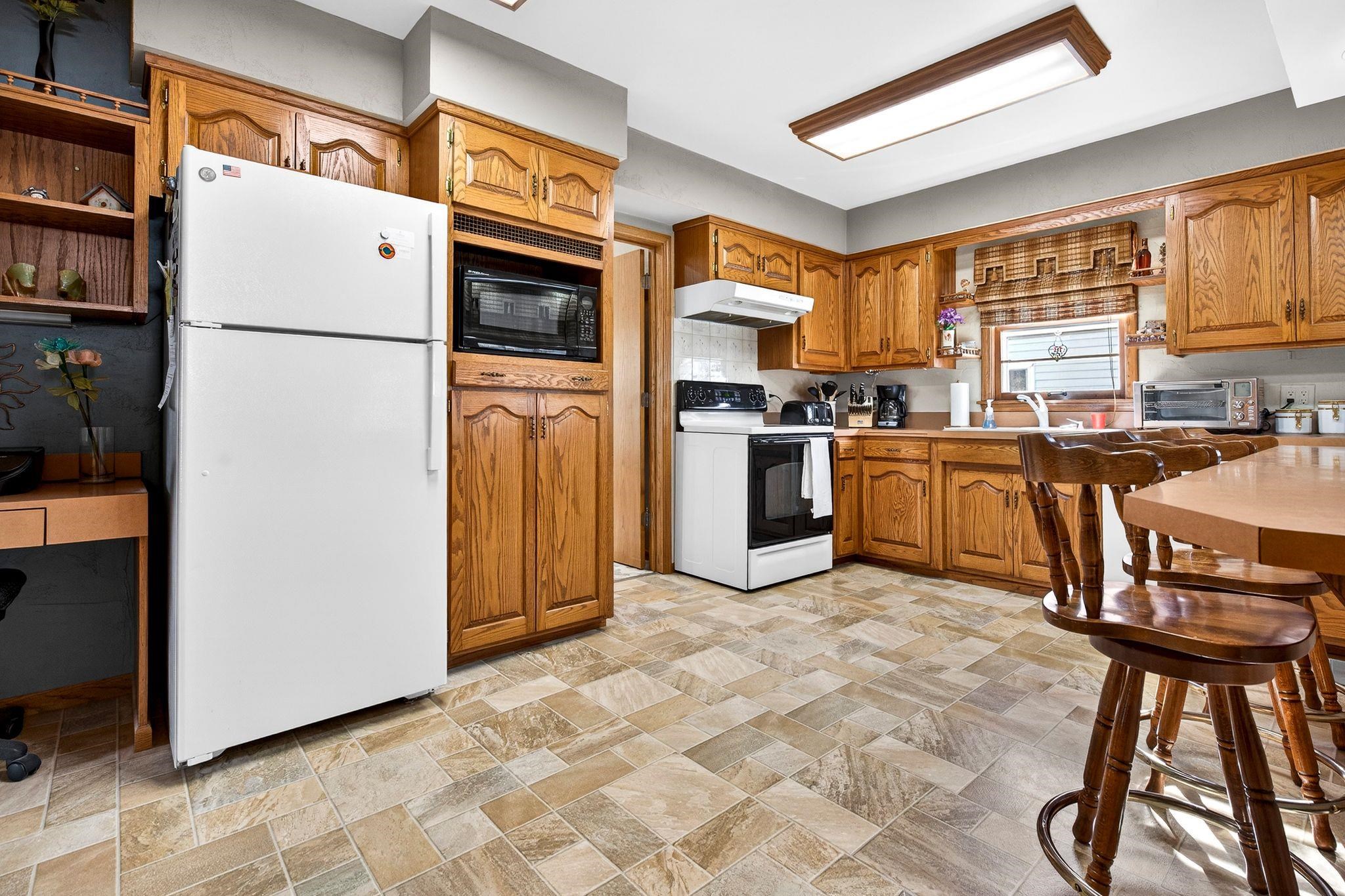 228 Frederick Street Menasha, WI 54952 - Photo 10 of 46