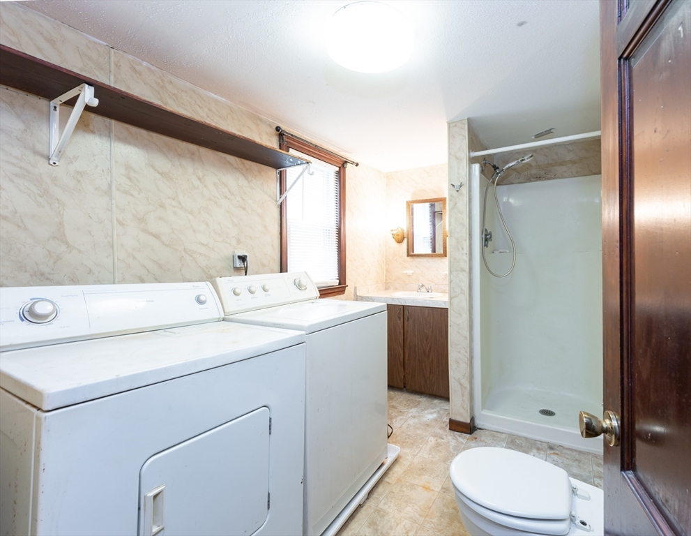 1222 Mammoth Road Dracut, MA 01826 - Photo 22 of 35