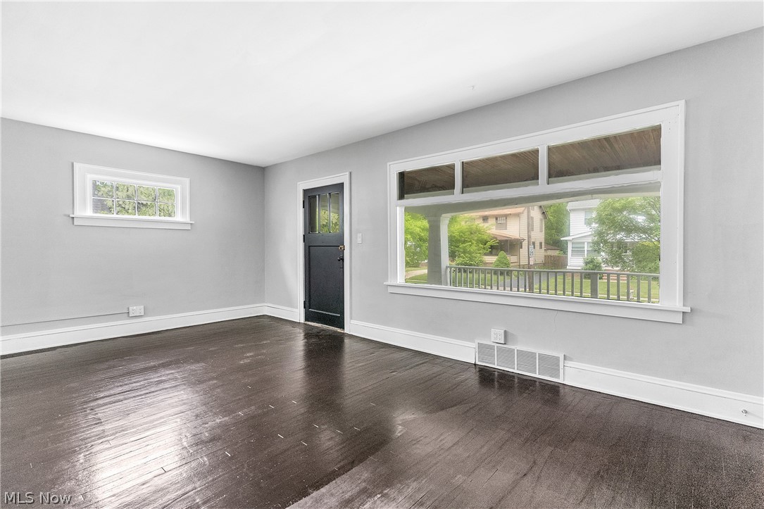 4002 Navahoe Road Cleveland Heights, OH 44121 - Photo 5 of 34