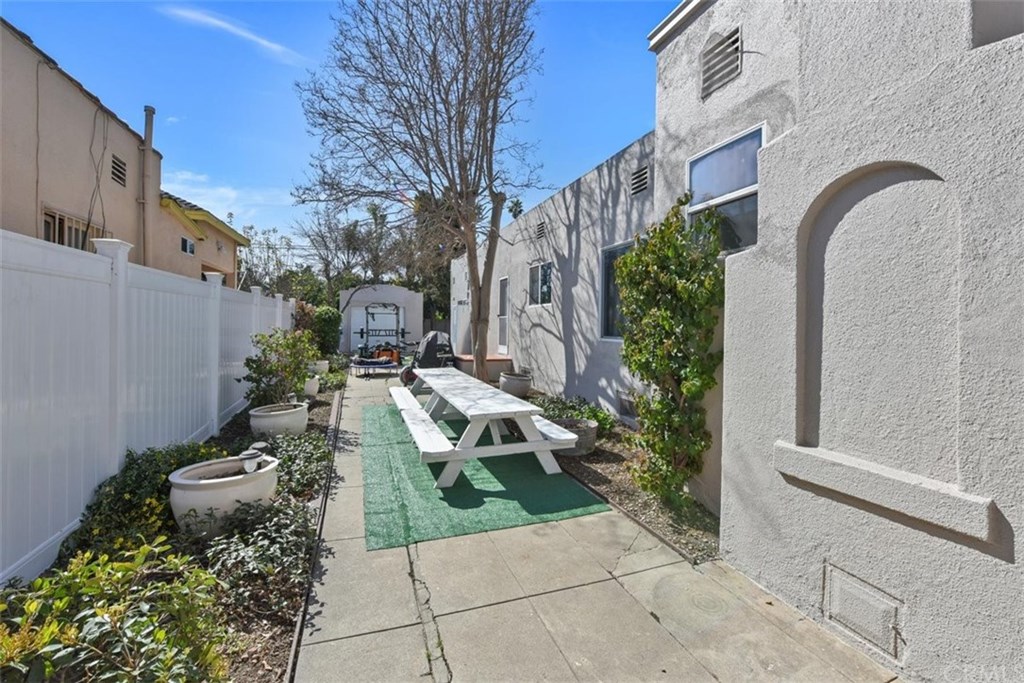 2016 West 78th Street Los Angeles, CA 90047 - Photo 17 of 26