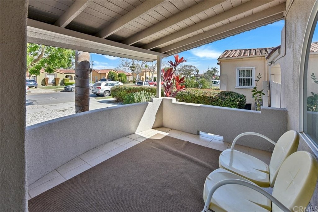 2016 West 78th Street Los Angeles, CA 90047 - Photo 3 of 26