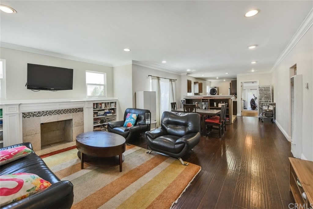 2016 West 78th Street Los Angeles, CA 90047 - Photo 4 of 26