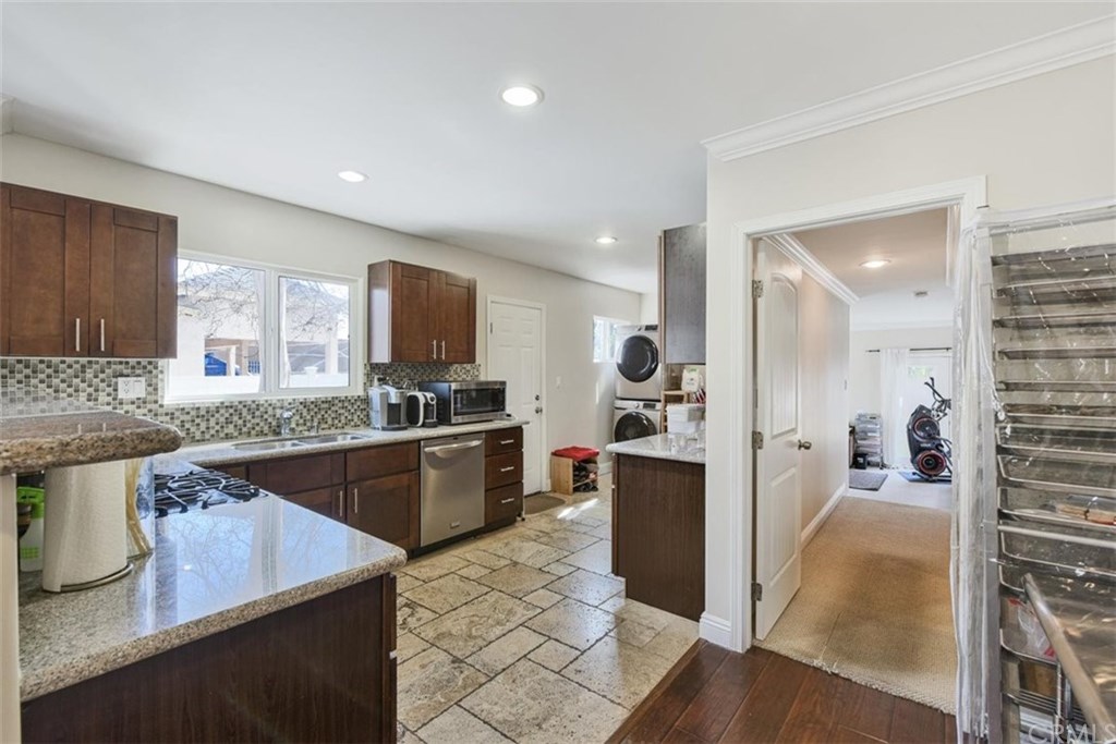 2016 West 78th Street Los Angeles, CA 90047 - Photo 6 of 26