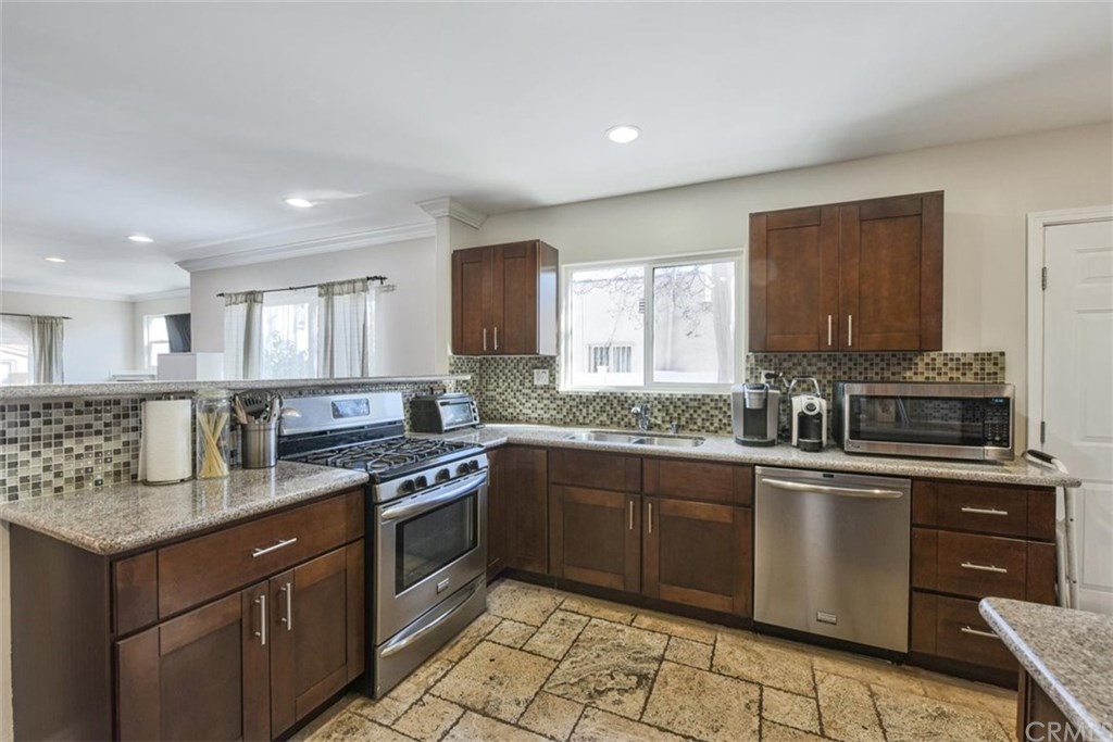 2016 West 78th Street Los Angeles, CA 90047 - Photo 7 of 26