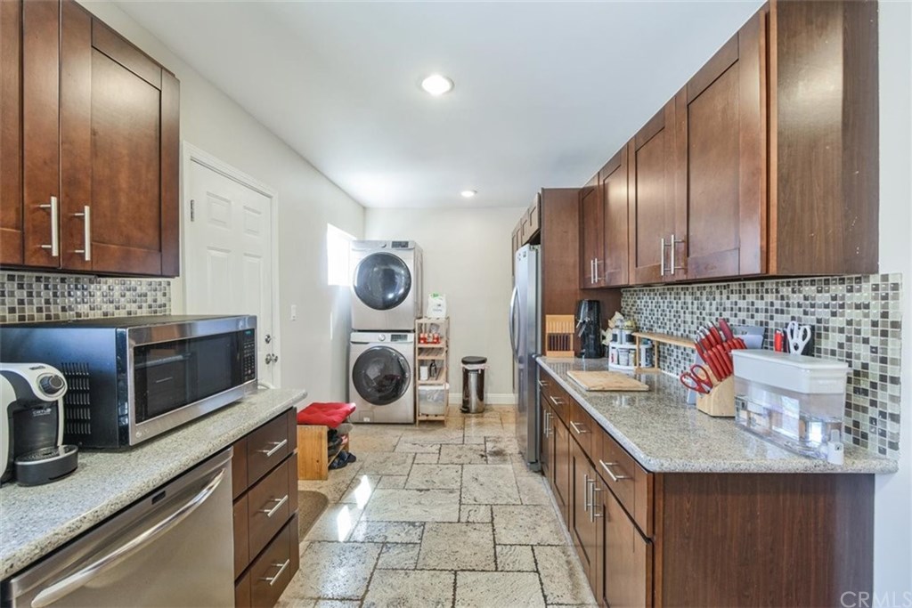 2016 West 78th Street Los Angeles, CA 90047 - Photo 8 of 26