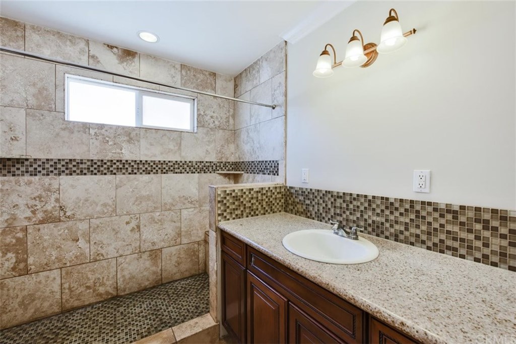 2016 West 78th Street Los Angeles, CA 90047 - Photo 10 of 26