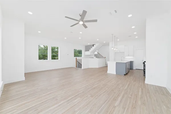 $3,000 | 2107 Holman Street, Houston, TX 77004