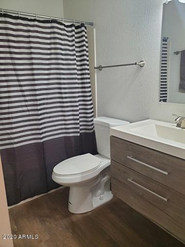 4319 East Carson Road Phoenix, AZ 85042 - Photo 9 of 14 Carson guest bath