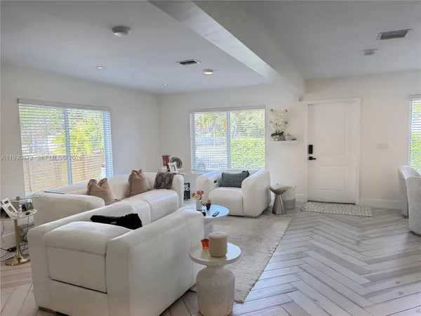 $6,000 | 44 Northwest 40th Street, Miami, FL 33127