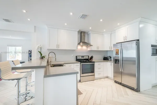 $6,000 | 44 Northwest 40th Street, Miami, FL 33127