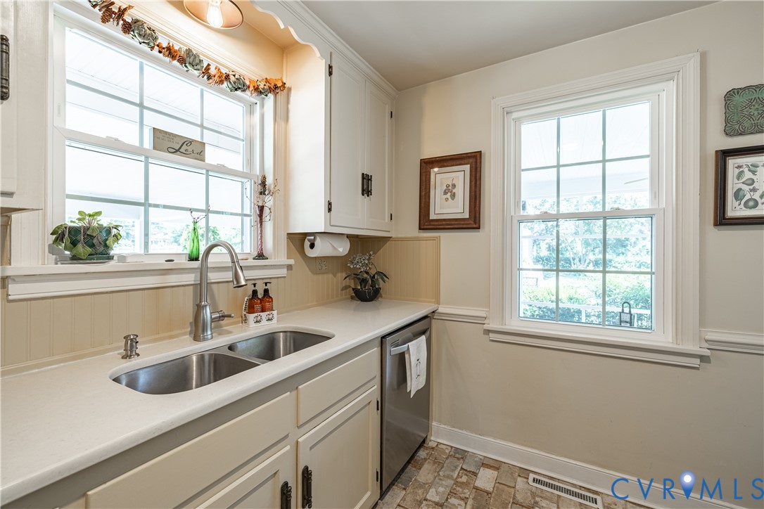 1107 Ridgecrest Drive Henrico, VA 23229 - Photo 9 of 26