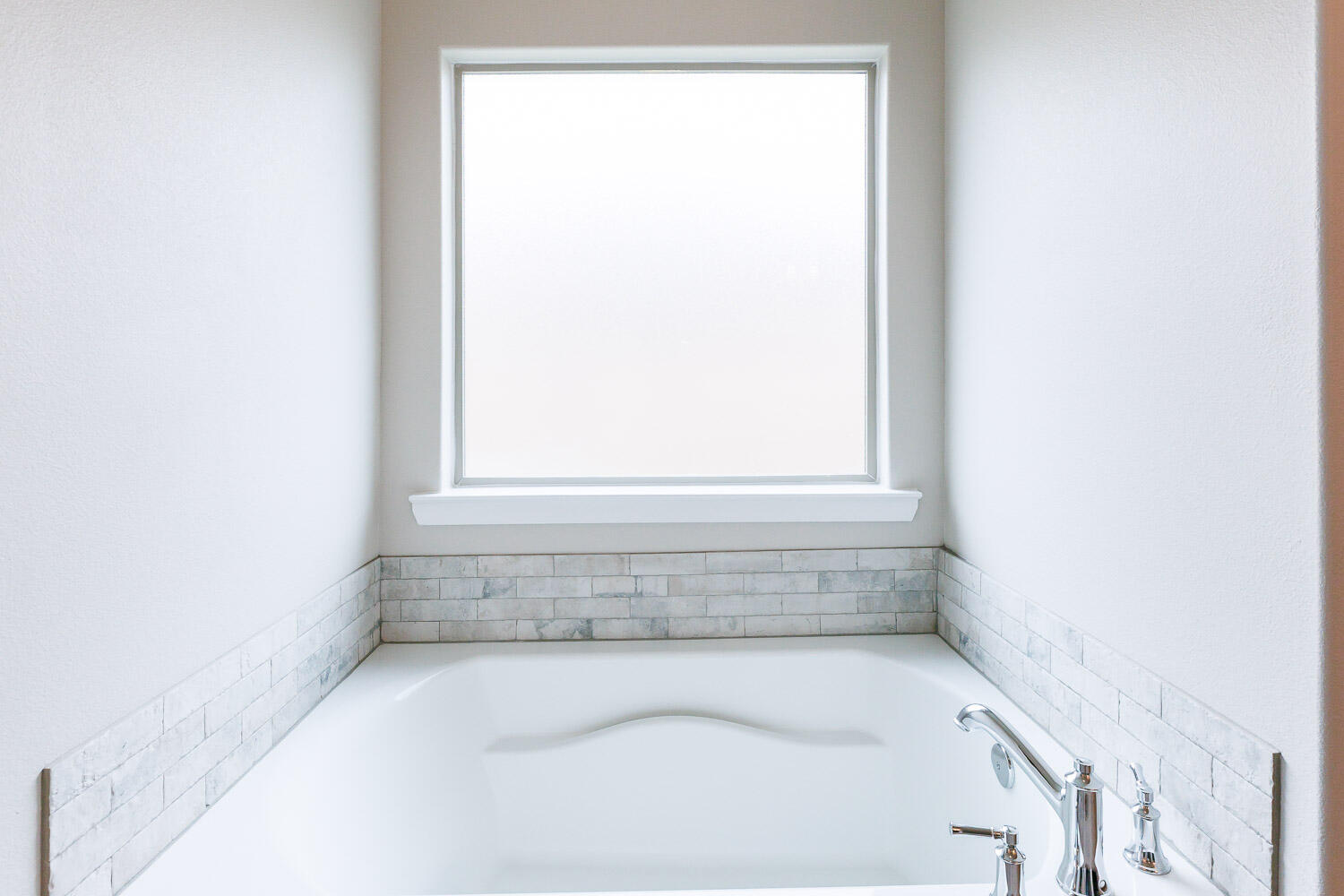7509 26th Street Lubbock, TX 79407 - Photo 35 of 48 a bathroom with a bathtub