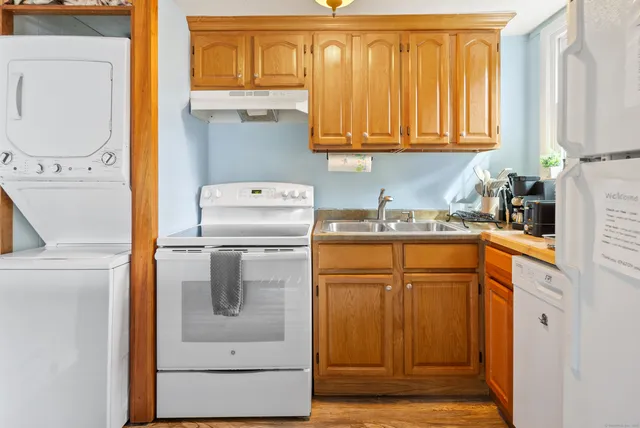 $374,900 | 71 Lake Road, Griswold, CT 06351