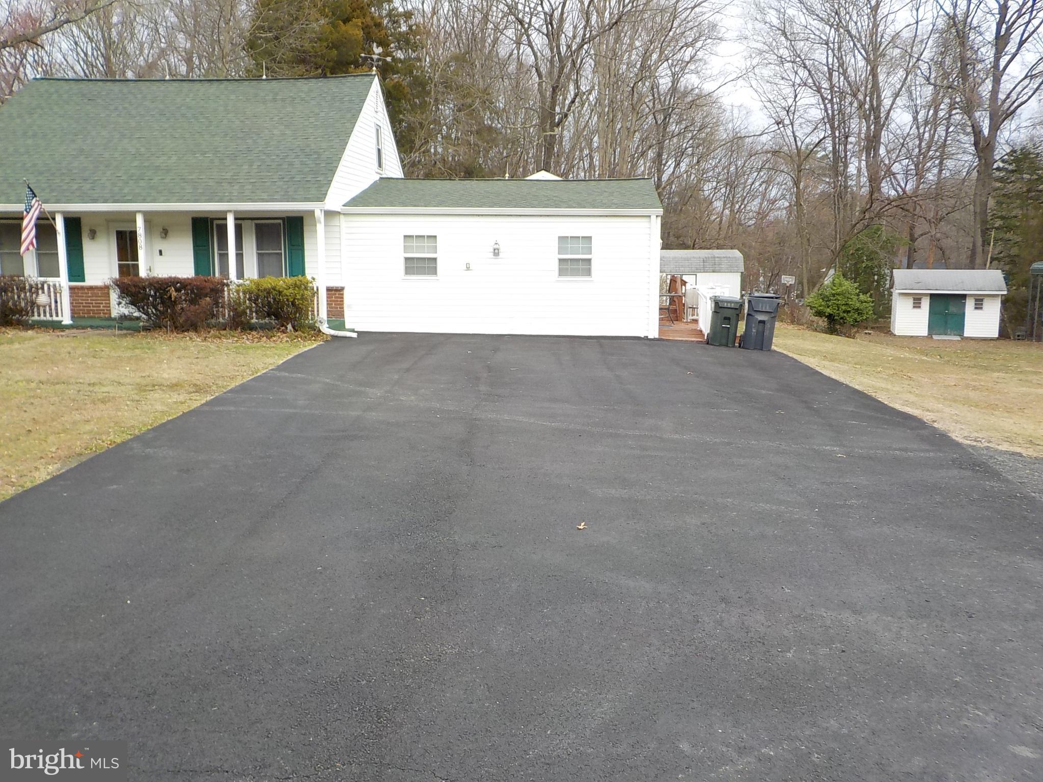 7808 Hoadly Road Manassas, VA 20112 - Photo 6 of 32 Driveway