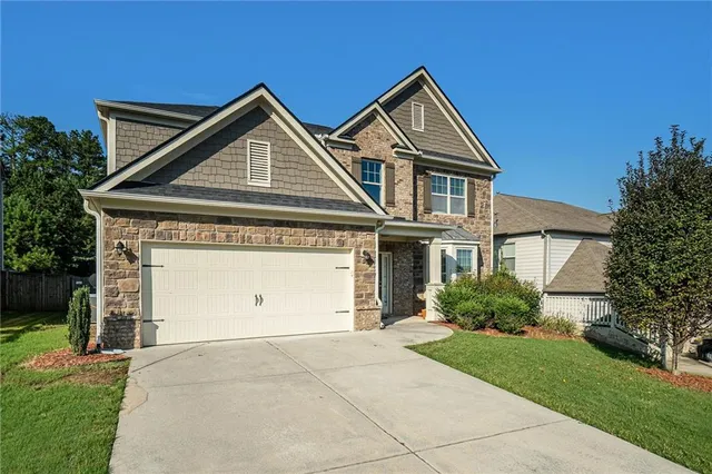 a view of a house with a yard
