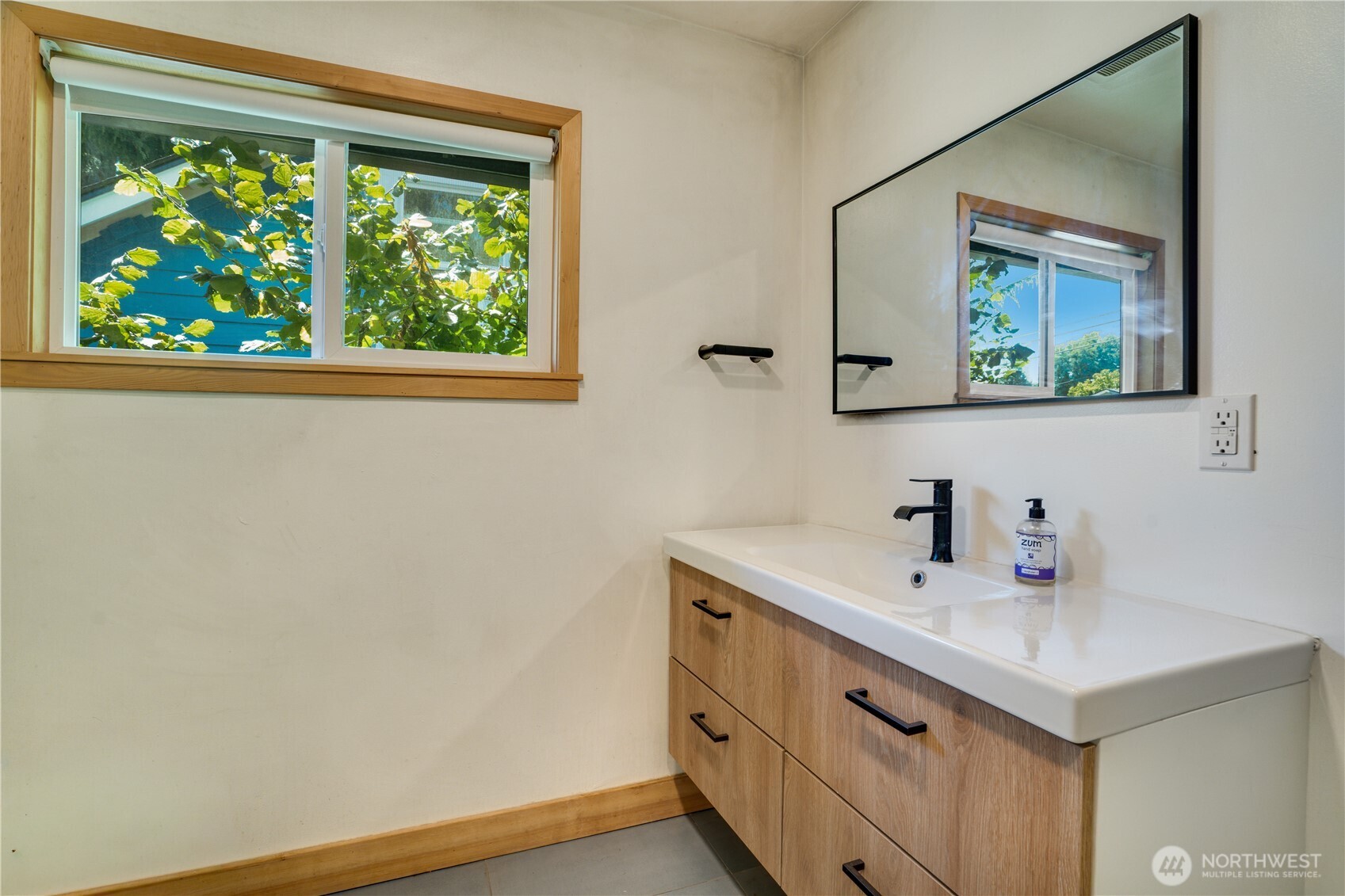 1127 Perry Avenue Bremerton, WA 98310 - Photo 15 of 38 Gallery Image 15