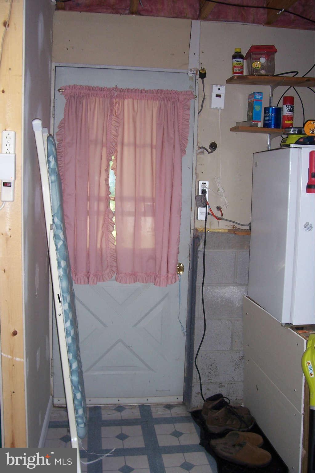 32 Yew Road Baltimore, MD 21221 - Photo 22 of 30 a bathroom with a shower