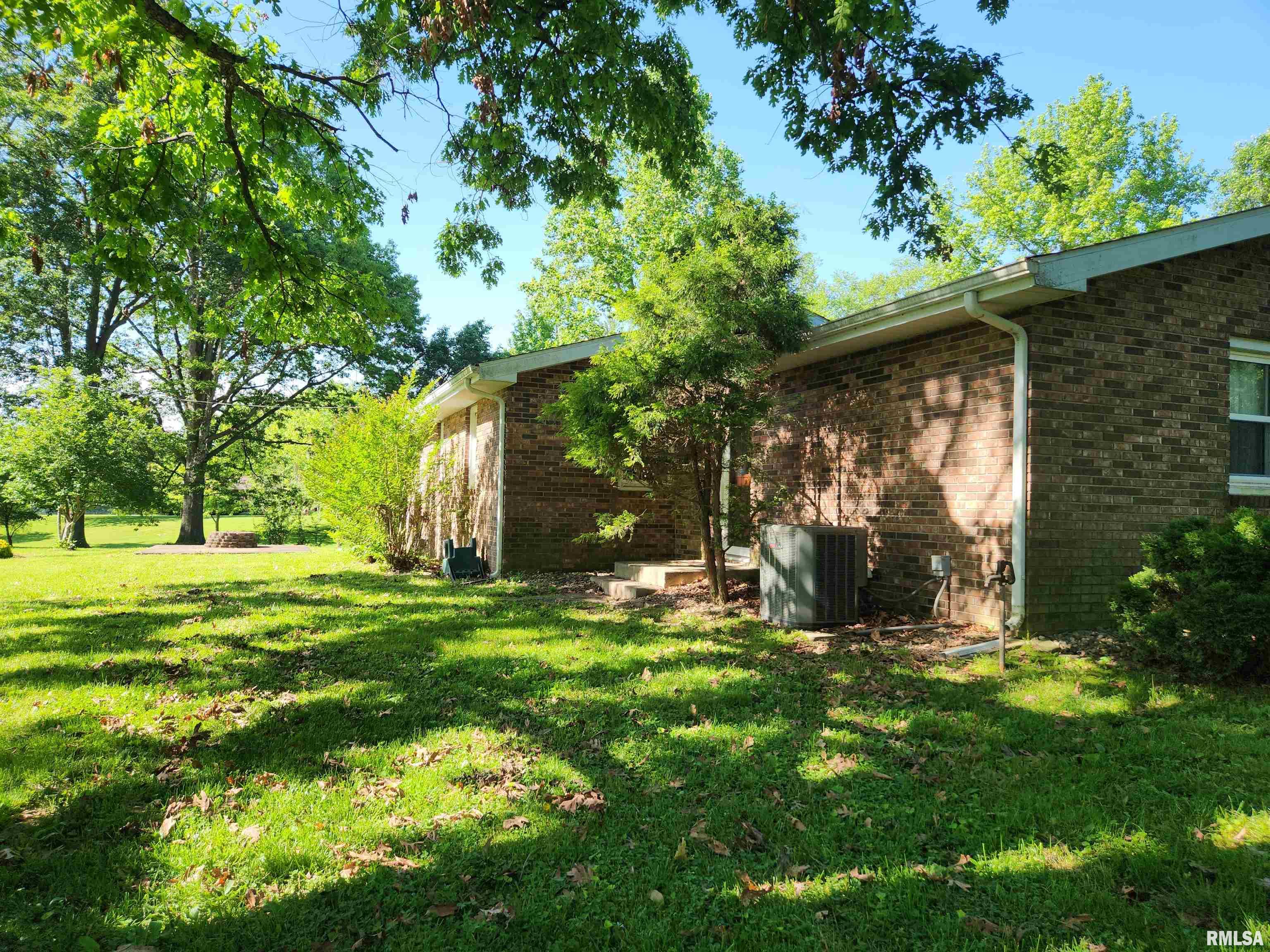 6535 East Yale Road Woodlawn, IL 62898 - Photo 3 of 22 Gallery Image 3