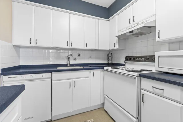 $119,900 | 2420 South Federal Highway, Unit 19, Boynton Beach, FL 33435